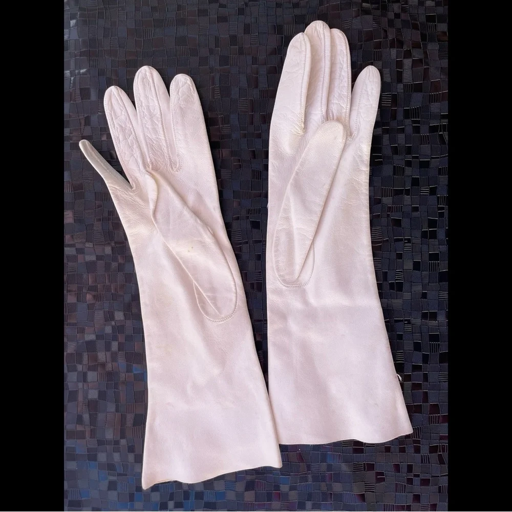 Vintage Elegant White/ Ivory Leather Opera Gloves